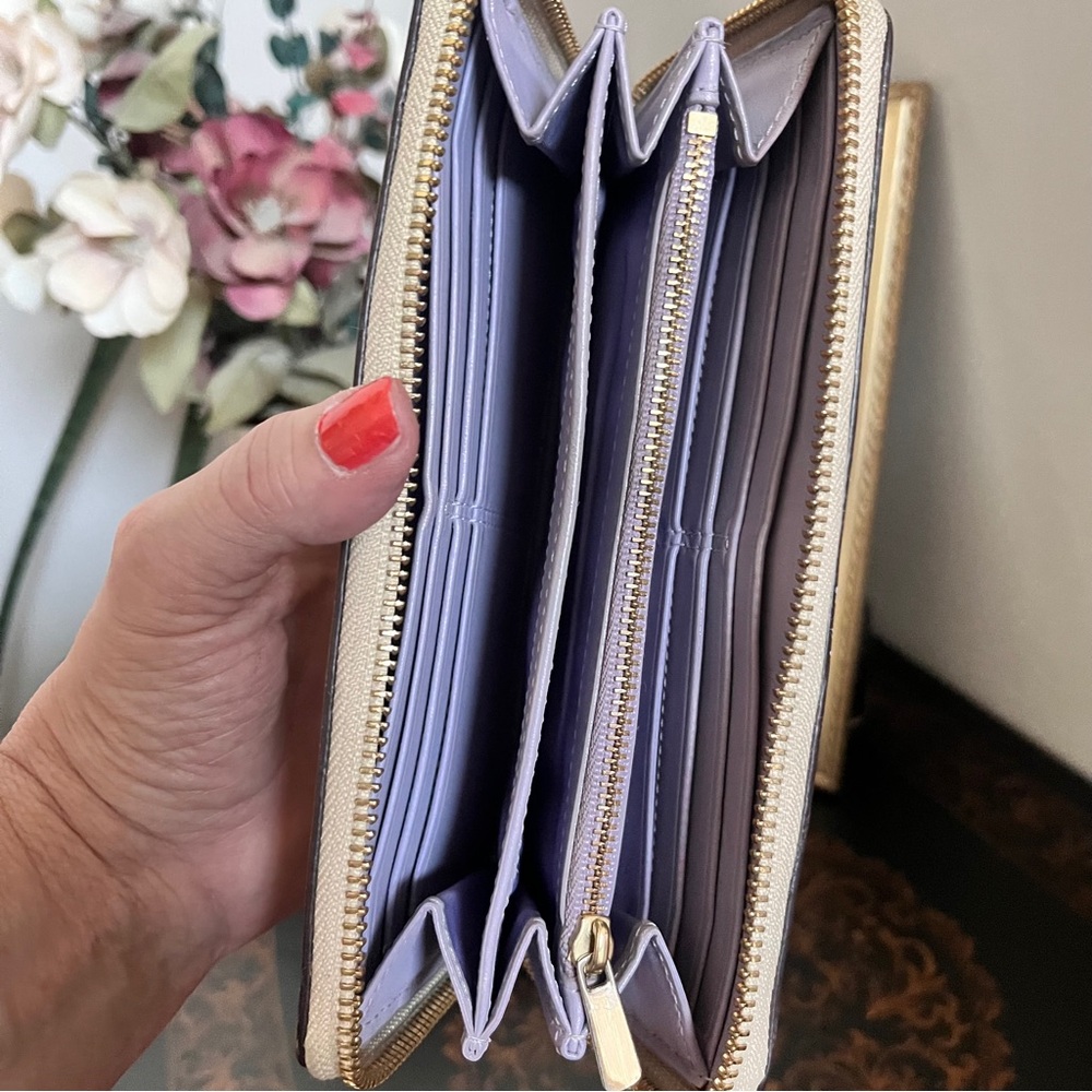 Coach Ivory Croc Embossed Long Wallet with Lavender Interior. 🤍💜EUC Rare - Picture 3 of 7